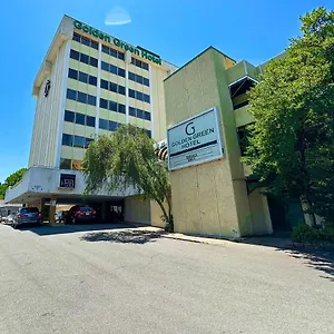 Hotel Golden By Oyo, Charlotte